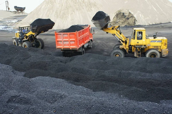 Wheel Loaders Loads Coal Truck Quay Bank Yangtze River Yichang — 스톡 사진