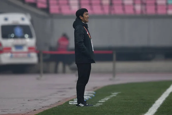 Pelatih Kepala Hajime Moriyasu Dari Jepang Melihat Pemainnya Menyelesaikan Pertandingan — Stok Foto