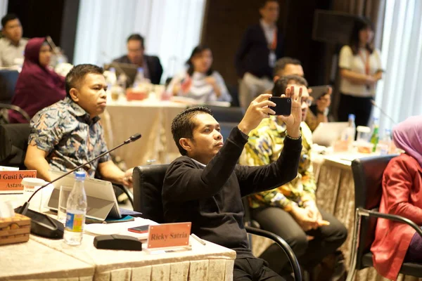 Ministros Funcionarios Delegación Indonesia Escuchan Jack Yun Presidente Del Gigante — Foto de Stock