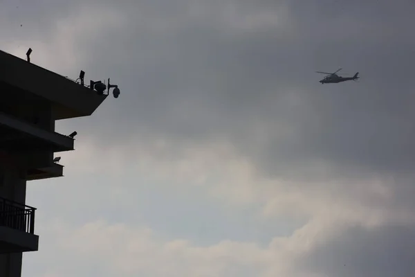 Helikopter Lebeg Járőr Bfa Nemzetközi Kongresszusi Központ Előtt Boao Fórum — Stock Fotó