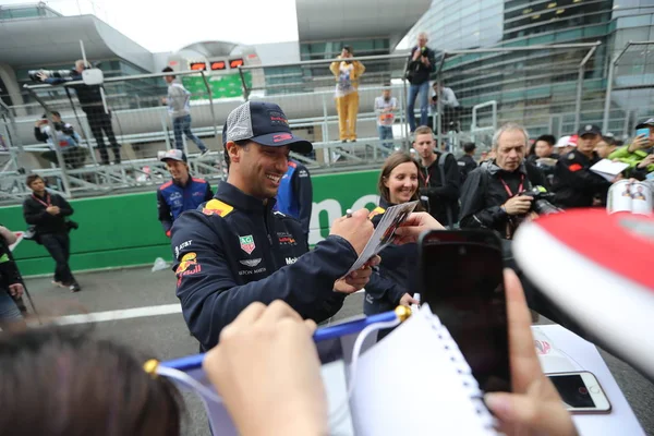 Pilota Australiano Daniel Ricciardo Degli Autografi Della Red Bull Racing — Foto Stock