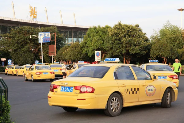 Taxis Stehen Bahnhof Von Nanjing Der Ostchinesischen Provinz Jiangsu Schlange — Stockfoto