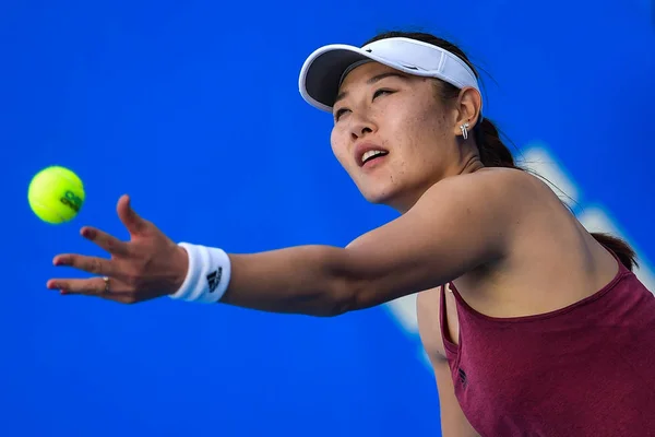 Duan Yingying China Serve Contro Simona Halep Della Romania Nella — Foto Stock