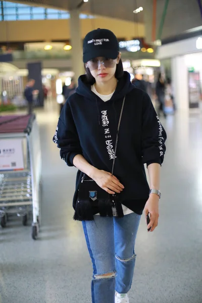 Chinese Singer Actress Victoria Song Song Qian Arrives Shanghai Hongqiao — Stock Photo, Image