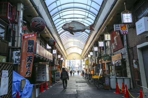 Clientes Recorren Mercado Kuromon Ichiba Osaka Japón Noviembre 2017 —  Fotos de Stock