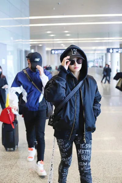 Cantora Atriz Chinesa Victoria Song Song Qian Retratada Aeroporto Internacional — Fotografia de Stock