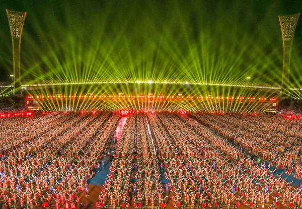 Local Residents Dressed Folk Costumes Perform World Biggest Bamboo Pole — Stock Photo, Image