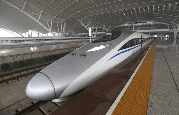 Crh China Railway High Speed Pociąg Pocisku Zdjęciu Stacji Kolejowej — Zdjęcie stockowe