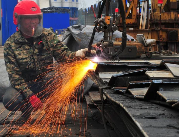 Operaio Cinese Lavora Nel Cantiere Della Sezione Chengdu Ferrovia Sichuan — Foto Stock
