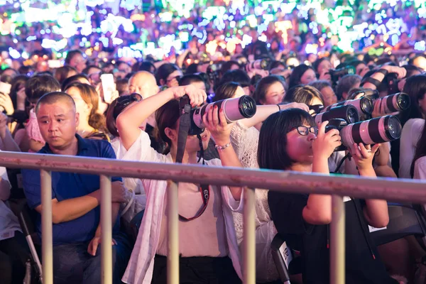 Fanoušci Sledují Koncert Výročí Pro Debut Čínské Skupiny Tfboys Nanjing — Stock fotografie