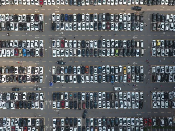 Εναέρια Άποψη Του Οχήματα Σταθμεύουν Ένα Χώρο Στάθμευσης Του Πανεπιστημίου — Φωτογραφία Αρχείου