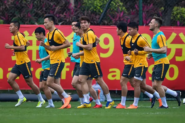 Spieler Von Chinas Guangzhou Evergrande Taobao Nehmen Einer Trainingseinheit Vor — Stockfoto