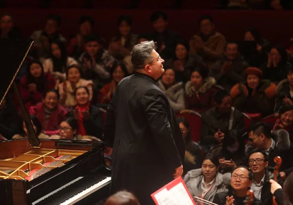 Zwitserse Pianist Roumen Kroumov Presteert Tijdens Een Concert Wuhan City — Stockfoto
