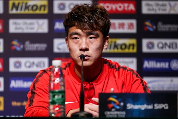 Pemain Sepak Bola Cina Shi Dari Shanghai Sipg Menghadiri Konferensi — Stok Foto