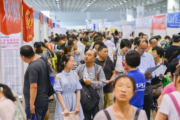 Students Parents Attend College University Aspiration Consultation Recruitment Information Nanjing — Stock Photo, Image