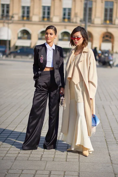 Trendy Voetgangers Lopen Straat Tijdens Paris Fashion Week Fall Winter — Stockfoto