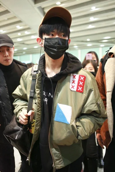 Jackson Yee Yangqianxi Groupe Garçons Chinois Tfboys Est Photographié Son — Photo