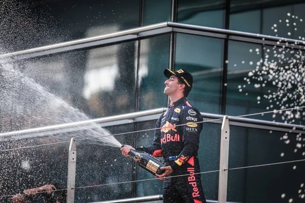 Motorista Australiano Daniel Ricciardo Red Bull Racing Pulveriza Champanhe Para — Fotografia de Stock
