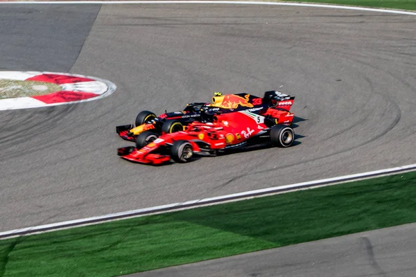 ドイツ セバスチャン ベッテル レッドブル レーシングの Max フェルスタッペン フェラーリとオランダの ドライバーの衝突 2018 — ストック写真