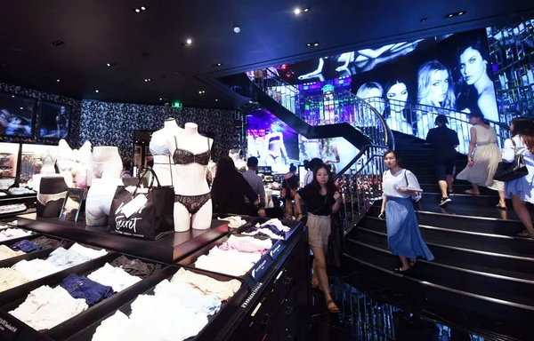 Chinese Klanten Winkelen Een Lingerie Winkel Van Victoria Secret Hangzhou — Stockfoto