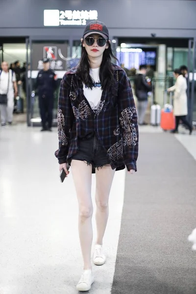 Modelo Chinês Mengyao Mais Conhecido Como Ming Retratado Aeroporto Internacional — Fotografia de Stock