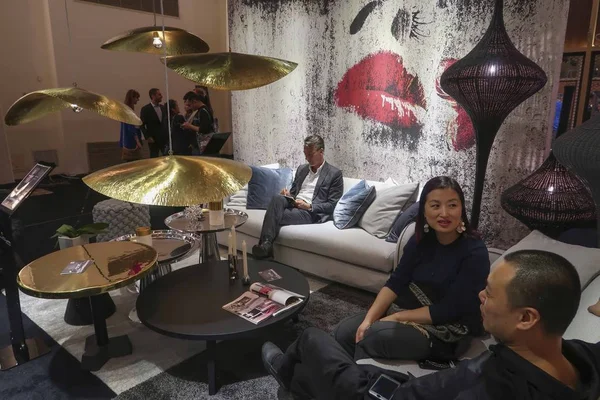Люди Посещают Design Shanghai 2018 Шанхайском Выставочном Центре Шанхае Китай — стоковое фото