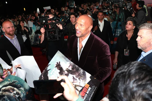 Actor Estadounidense Dwayne Johnson Firma Autógrafos Para Los Fans Mientras — Foto de Stock