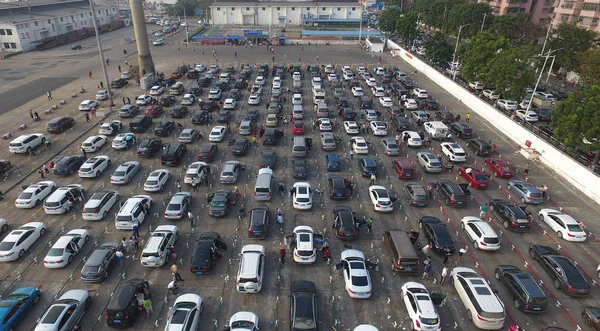 Vista Aérea Massas Veículos Fila Para Esperar Por Serviços Ferry — Fotografia de Stock