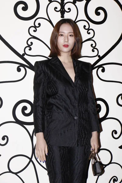 韩国歌手兼女演员金先生或韩国女孩团体 Jung Soo Jung 于2018年3月15日出席在中国香港举行的吉文奇宣传活动 — 图库照片