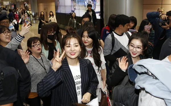 Members South Korean Girl Group Red Velvet Arrive Taiwan Taoyuan — Stock Photo, Image