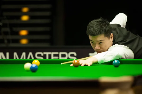 Ding Junhui Kina Spelar Ett Skott Till Ricky Walden England — Stockfoto