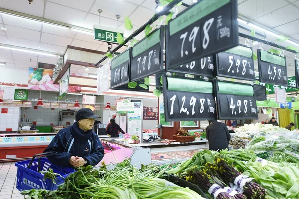 Cliente Compra Verduras Supermercado Ciudad Hangzhou Provincia Zhejiang Este China — Foto de Stock