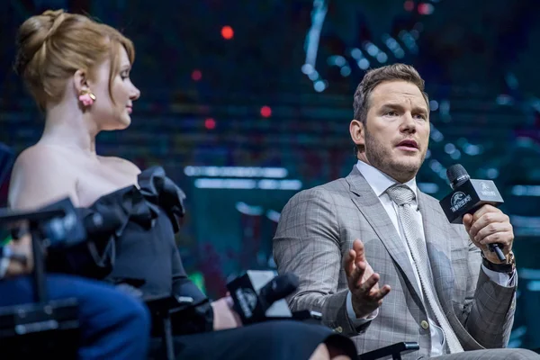 Amerikansk Skådespelare Bryce Dallas Howard Vänster Och Skådespelaren Chris Pratt — Stockfoto