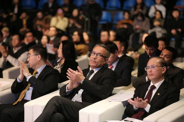 嘉宾出席2018年1月30日在中国北京举行的凤凰卫视 一带一路 国际论坛 — 图库照片