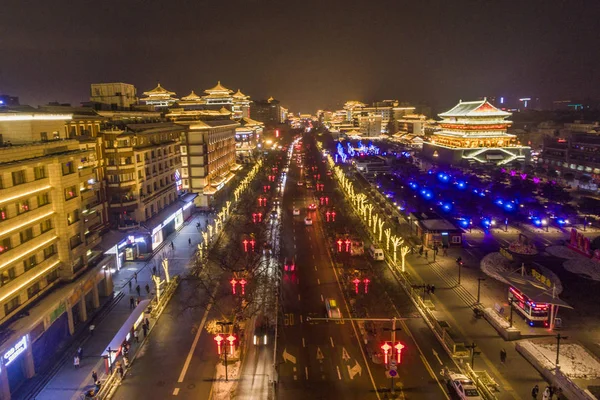 2018 日中国北西部の陝西省西安市の夜街の空撮 — ストック写真