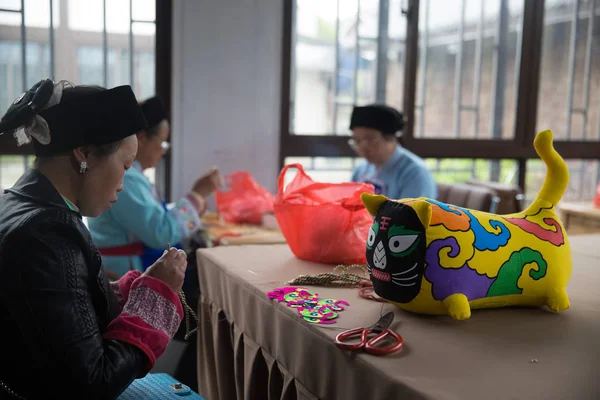 Mulher Chinesa Song Zhenping Vestida Com Traje Tradicional Faz Tigre — Fotografia de Stock