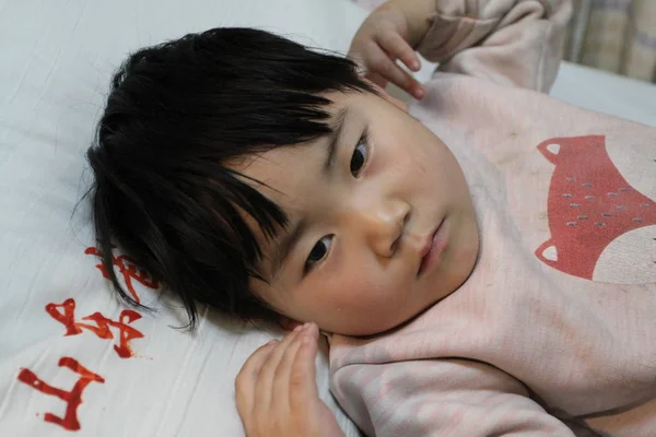 Трехлетняя Дочь Сахарным Диабетом Типа Изображена Больнице Городе Цзинань Провинция — стоковое фото