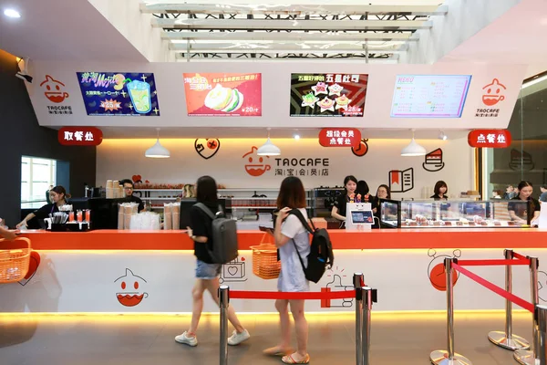 Los Clientes Compran Taocafe Alibaba Una Tienda Sin Cajero Línea — Foto de Stock
