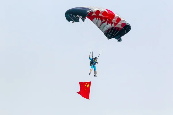 Parachute Team Performs Zhengzhou Air Show 2018 World Formation Aerobatic — Stock Photo, Image