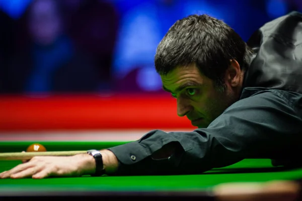 Ronnie Sullivan Inglaterra Juega Una Oportunidad Para Judd Trump Inglaterra — Foto de Stock