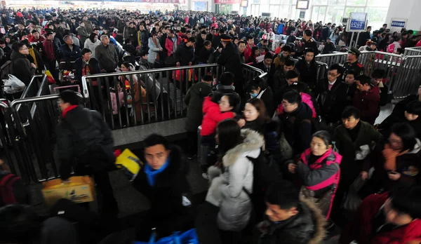 Chinesische Passagiere Die Vom Chinesischen Mondfest Oder Frühlingsfest Zur Arbeit — Stockfoto