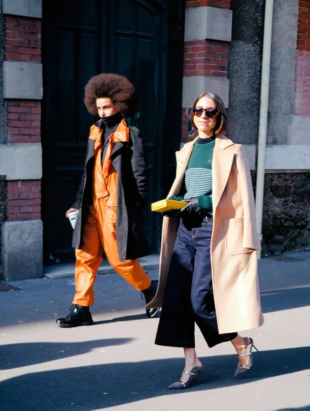 Ein Trendiger Spaziergang Auf Der Straße Während Der Pariser Modewoche — Stockfoto