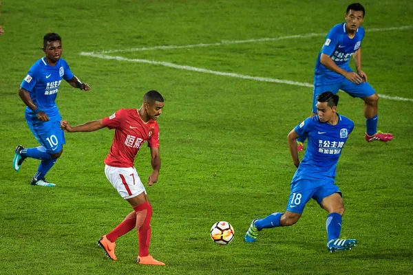 Futbolista Brasileño Alan Carvalho Izquierda Guangzhou Evergrande Patea Pelota Para — Foto de Stock