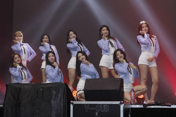 Mitglieder Der Südkoreanischen Girlgroup Gugudan Auch Als Gu9Udan Stilisiert Treten — Stockfoto