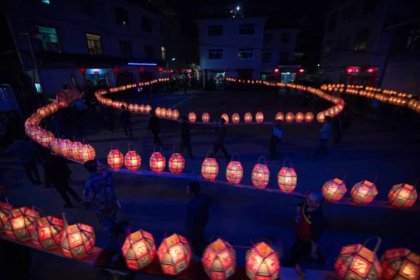 Les Interprètes Exécutent Danse Dragon Avant Prochain Festival Des Lanternes — Photo