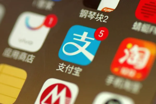 Utente Cinese Telefonia Mobile Mostra Icona Dell App Mobile Alipay — Foto Stock