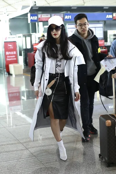 Den Kinesiske Skuespillerinnen Fan Bingbing Ankommer Beijing Capital International Airport – stockfoto