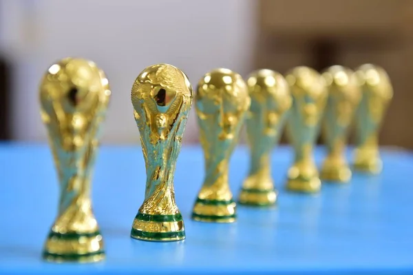 Gelicentieerde Souvenirs Van Miniatuur World Cup Trophy Voor Het Van — Stockfoto