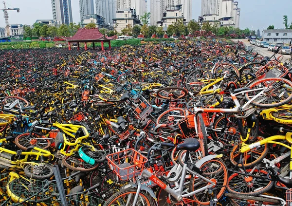 Bicicletas Servicios Chinos Para Compartir Bicicletas Amontonan Alrededor Dentro Pabellón —  Fotos de Stock