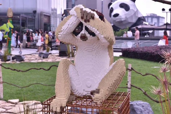 Una Escultura Lego Mapache Creada Por Artista Con Sede Nueva — Foto de Stock